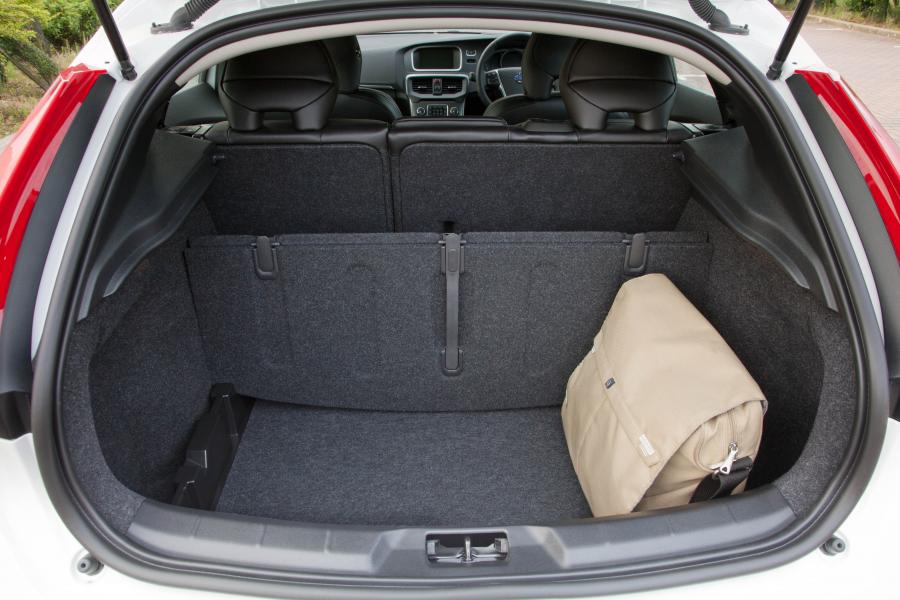  Volvo V40 2012 года  (фото 48 из 183)